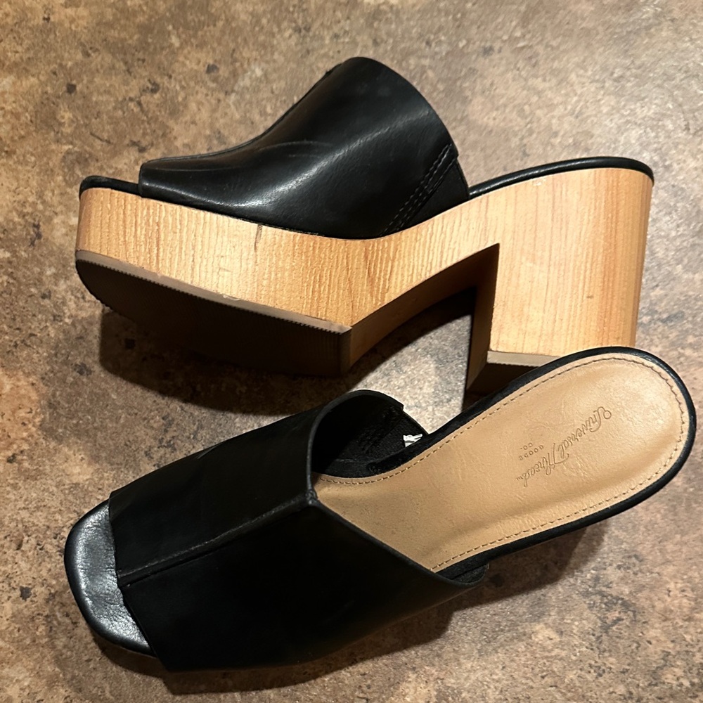 Universal Thread Black Mules with Tan Wooden Heel